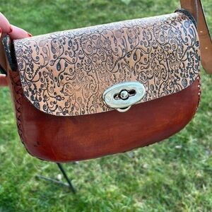 Brown leather made in Mexico gorgeous intricate purse!